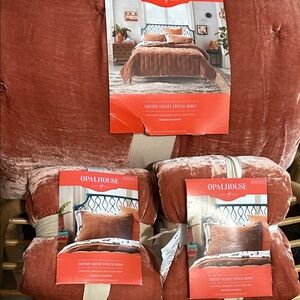 Opalhouse Jungalow Rare Bronze Tufted F/Q Velvet Quilt & 2 Standard Shams